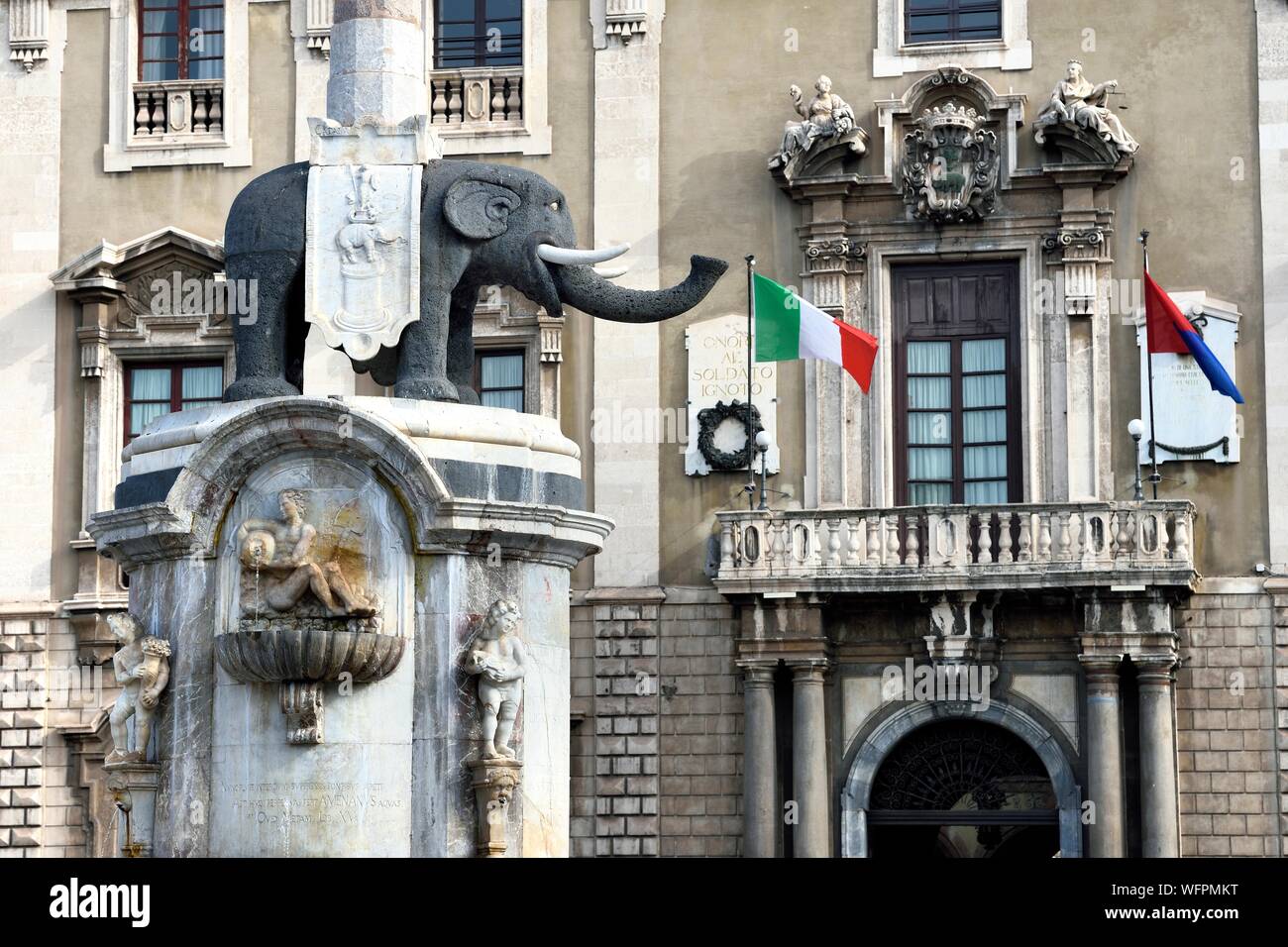 Italien, Sizilien, Catania, barocke Stadt als UNESCO-Weltkulturerbe, Piazza del Duomo, das 18. Jahrhundert Elefanten Brunnen mit Basalt und weißem Marmor ist das Symbol der Stadt Stockfoto