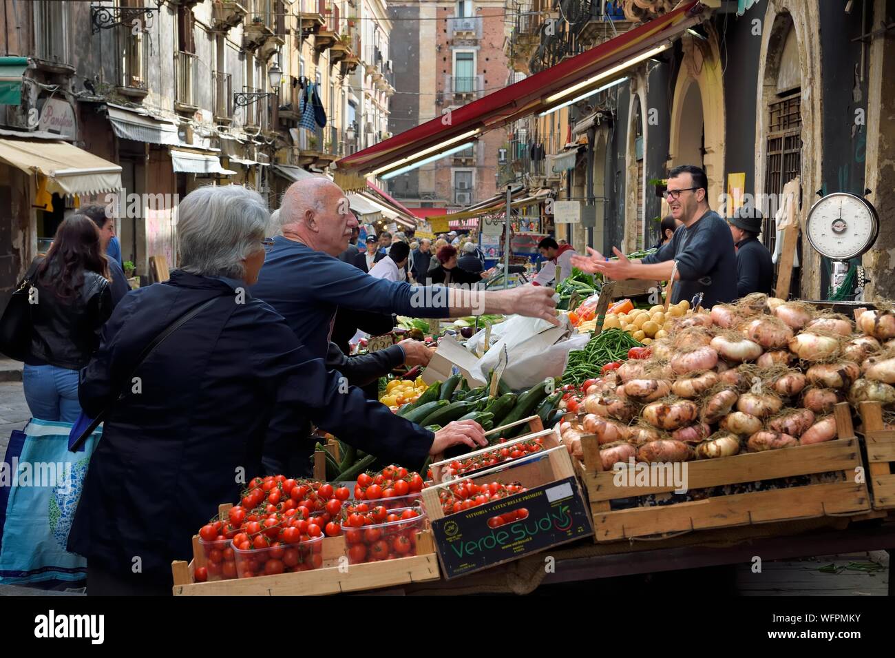 Italien, Sizilien, Catania, barocke Stadt als UNESCO-Weltkulturerbe, dem Markt für Obst und Gemüse im Dom Bezirk über cisira Stockfoto