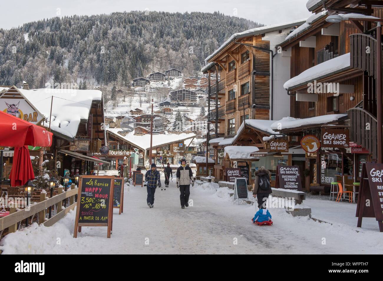 Frankreich, hohe Savoy, massive Chablais die Türen der Sonne Morzine die Straße, in der Taille de Mas de Pléney Stockfoto