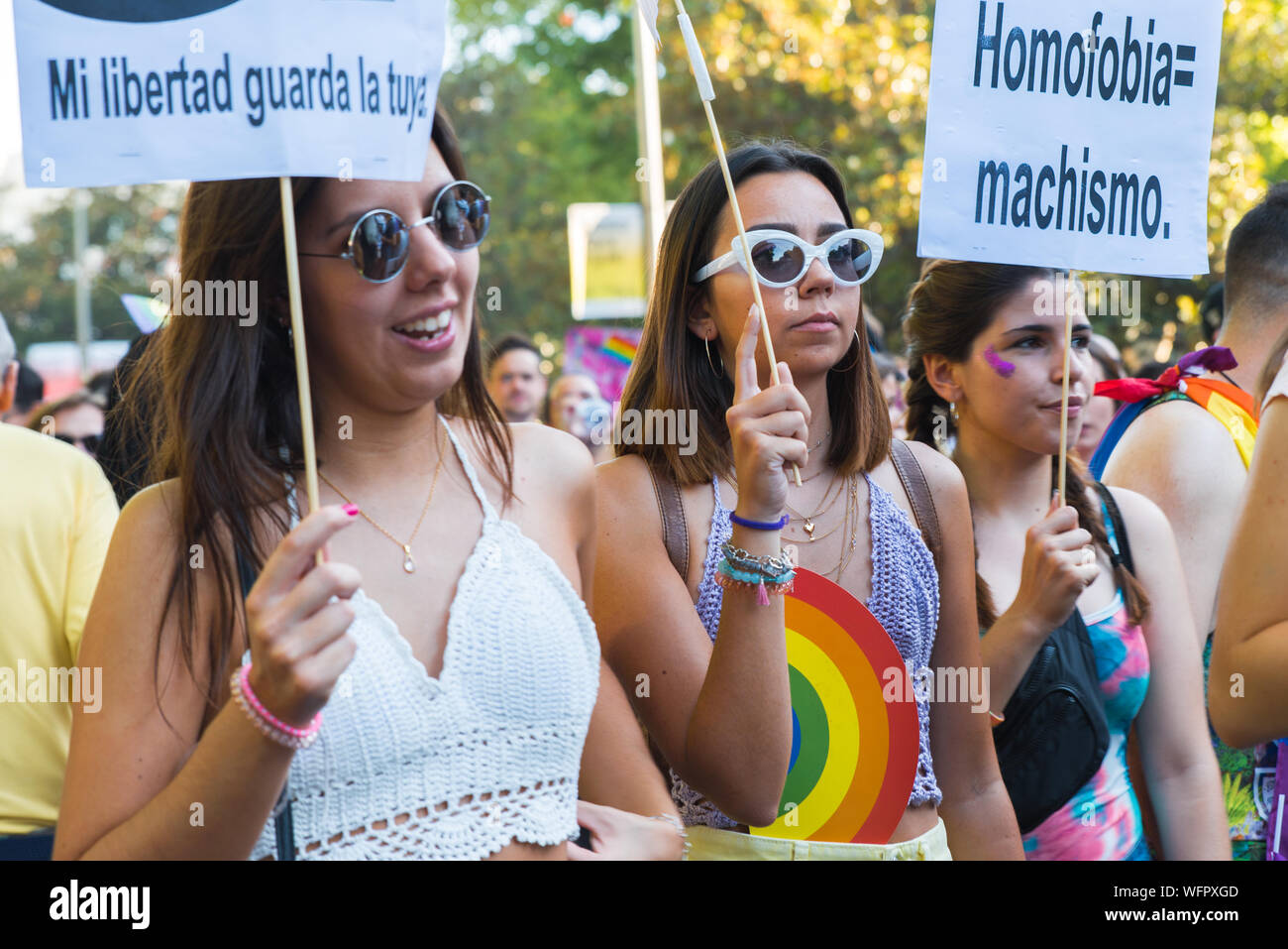 Mädchen, die sich für die Rechte von Homosexuellen in Madrid Stolz Stockfoto