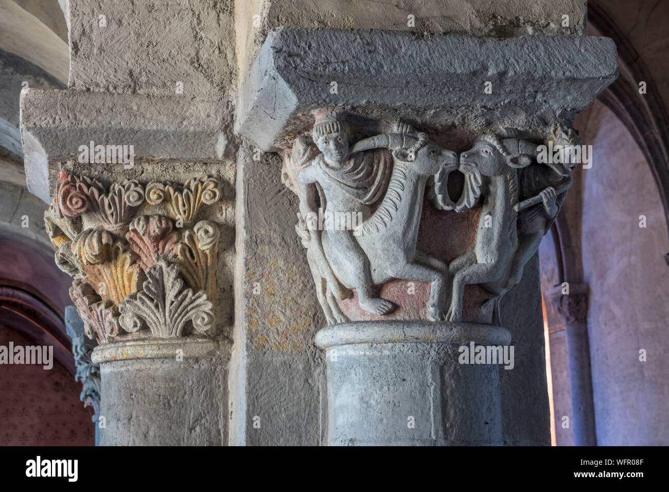 Frankreich, Puy de Dome, Mozac, St. Pierre und St. Caprais Kirche, romanische Kapitelle Stockfoto