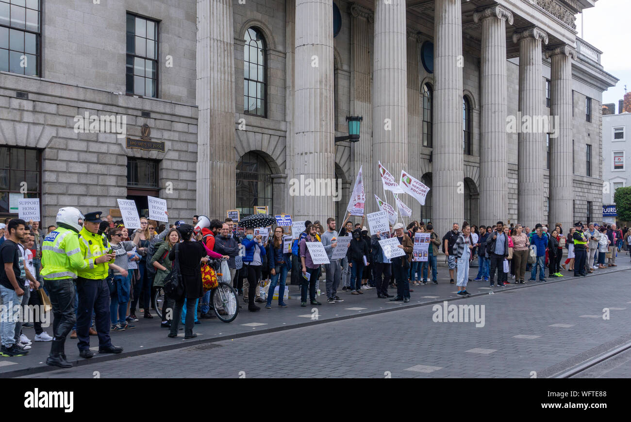 Die Demonstranten versammeln sich außerhalb des General Post Office in Dublin Irland zur Unterstützung der Demokratiebewegung in Hongkong. Stockfoto