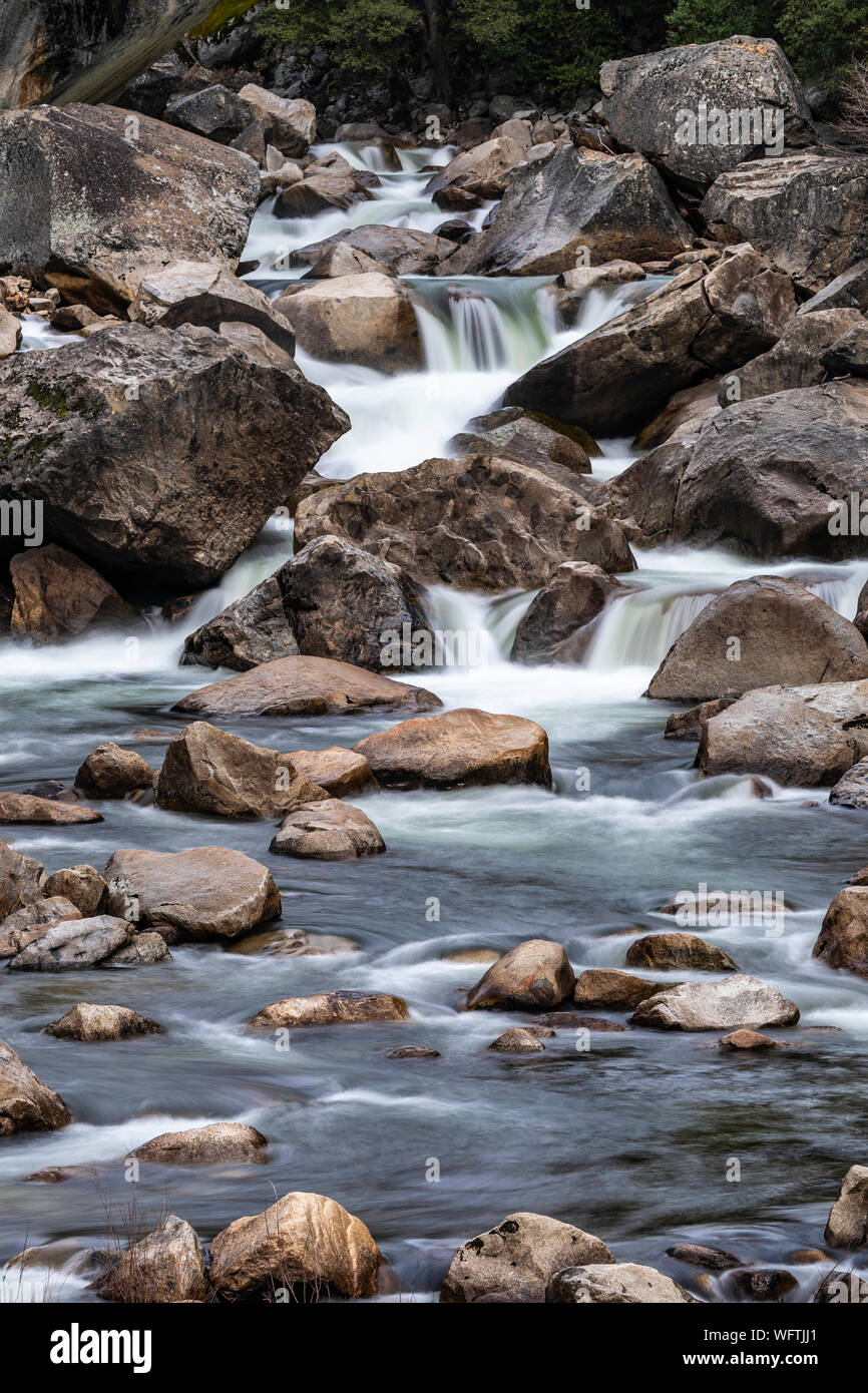 Merced River, wie es läuft aus Yosemite Valley Stockfoto