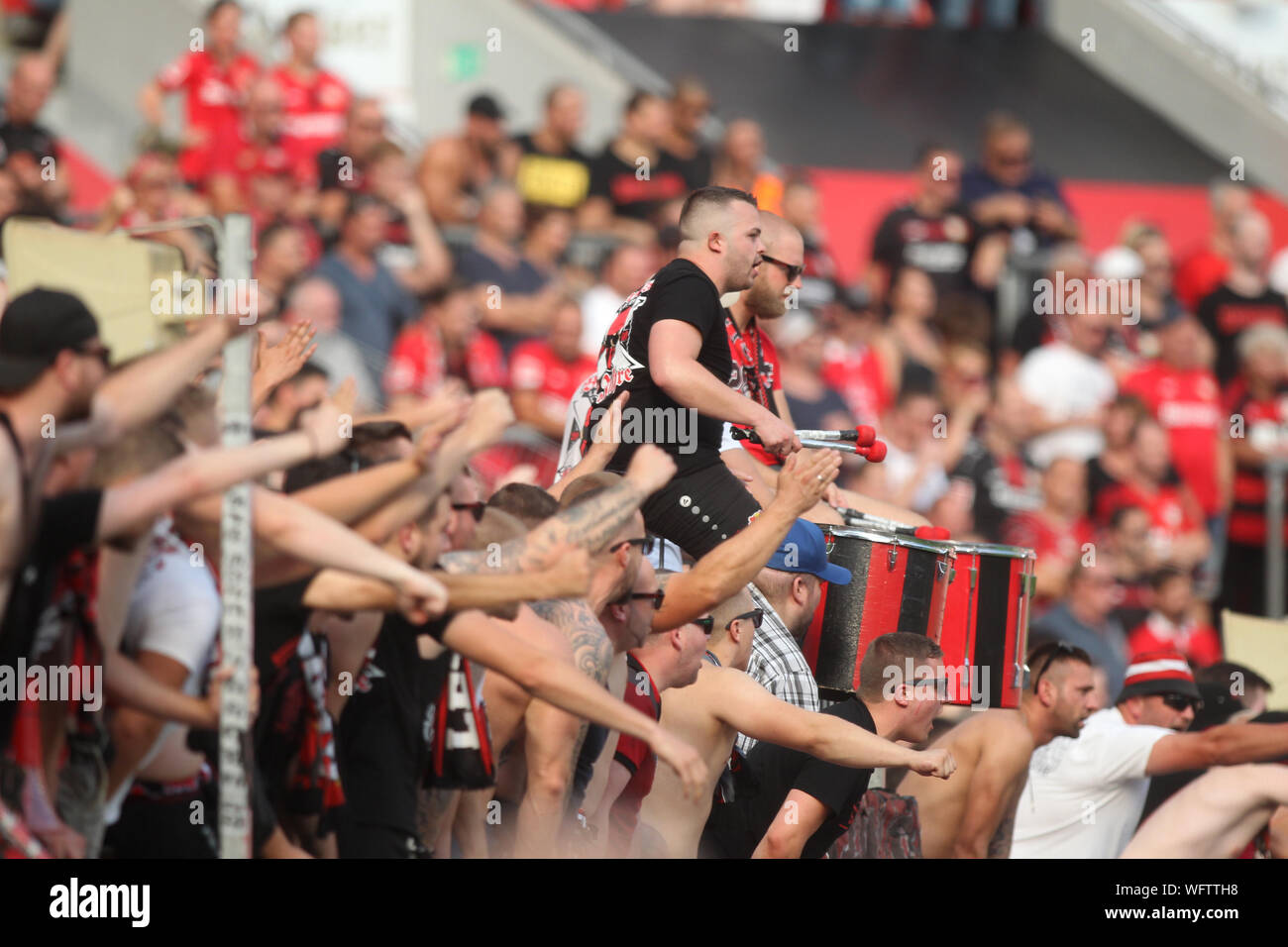 Bayer 04 Leverkusen Fans werden bei dem Bundesligaspiel zwischen Bayer 04 Leverkusen und TSG 1899 Hoffenheim im Bay Arena gesehen. (Endstand; Bayer 0:0 TSG 1899 Hoffenheim) Stockfoto