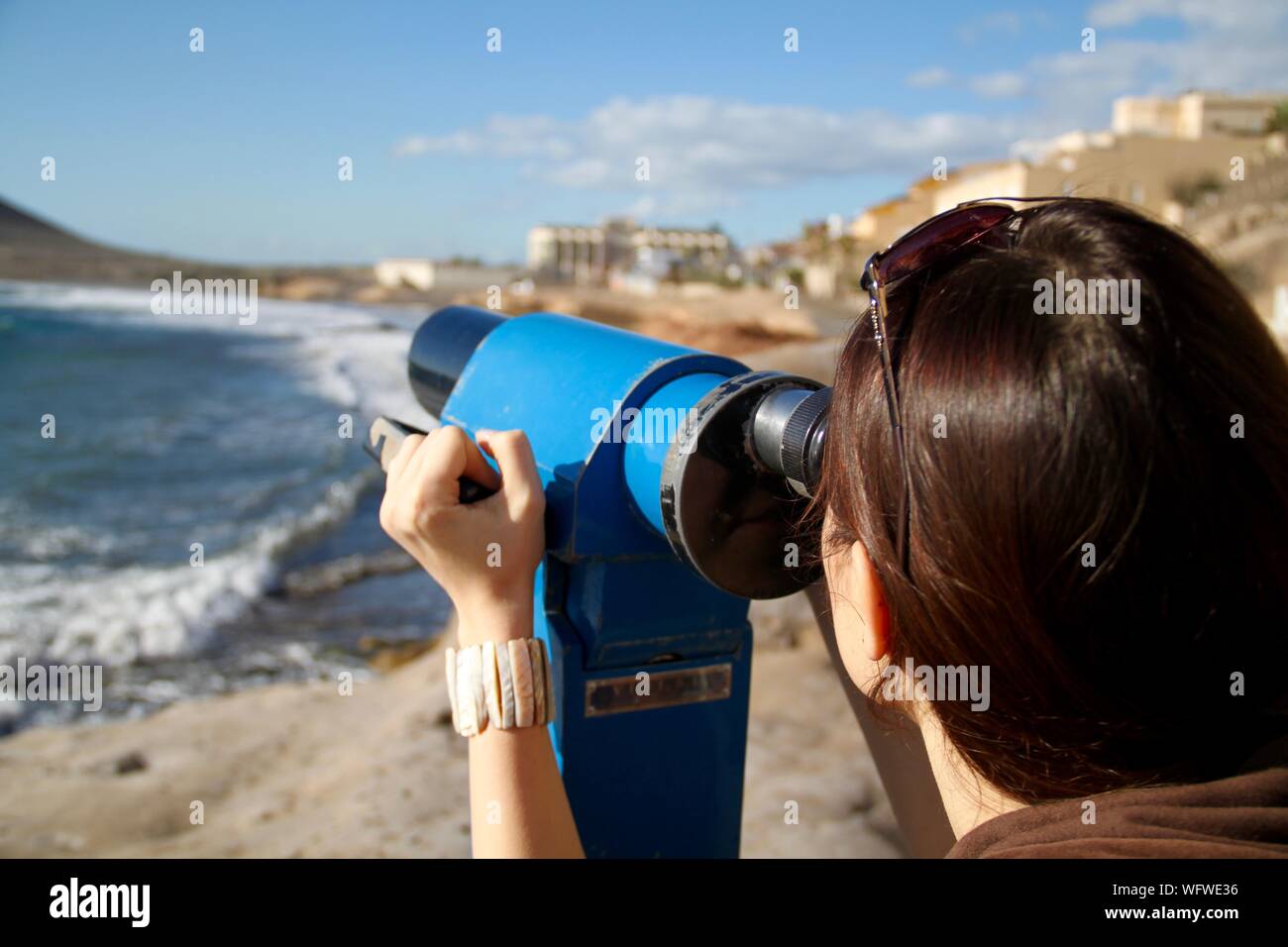 Mensch Fernglas Meer Stockfotos und -bilder Kaufen - Alamy