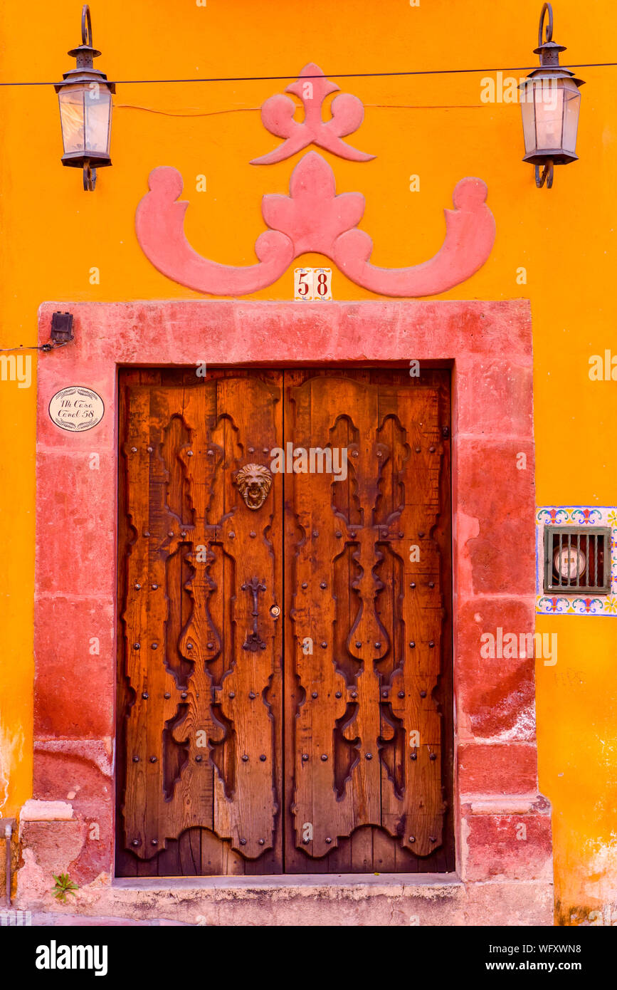 Bunte Tür, San Miguel de Allende, Mexiko Stockfoto