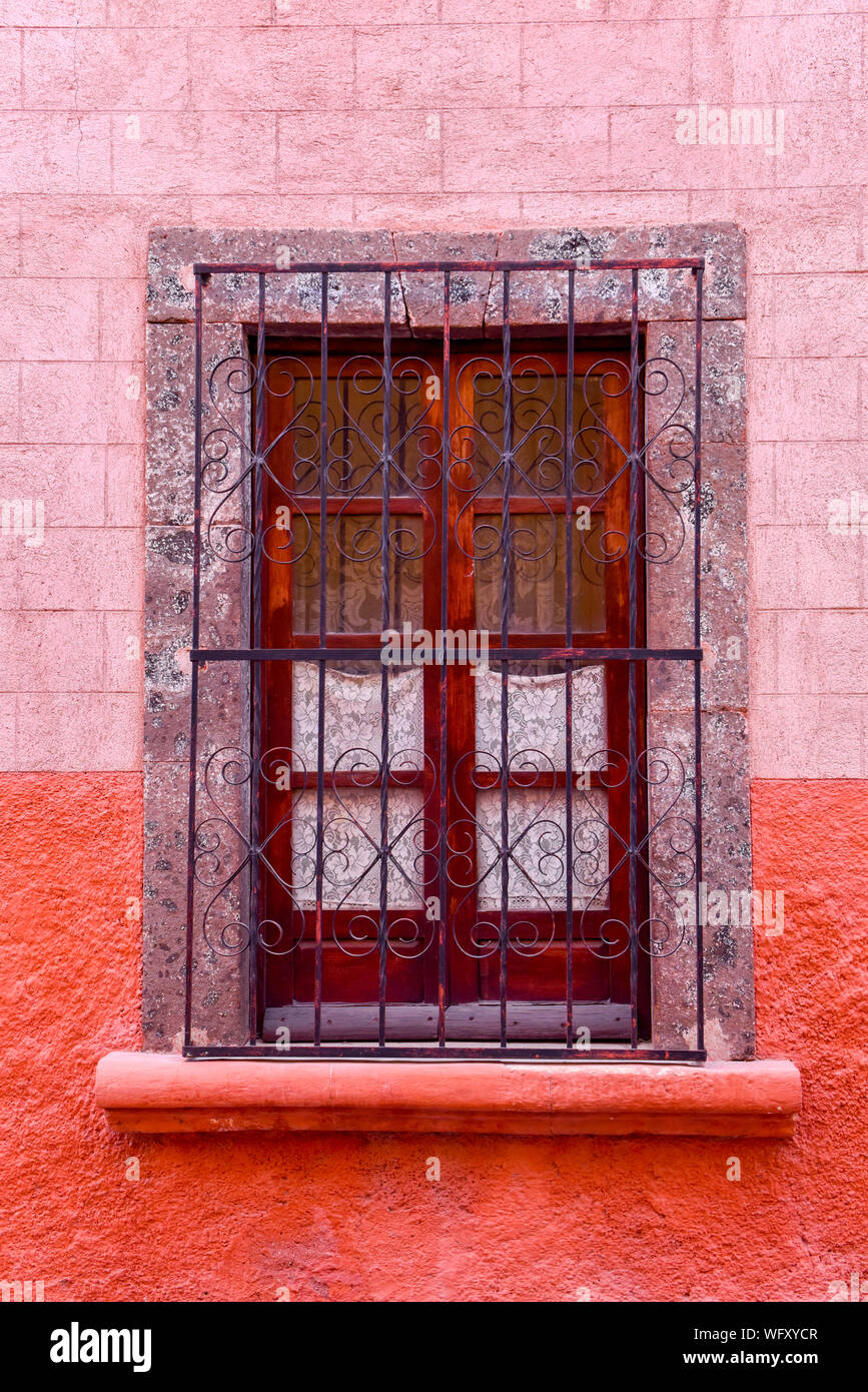 Windows, Gebäude im Kolonialstil, San Miguel de Allende, Mexiko Stockfoto