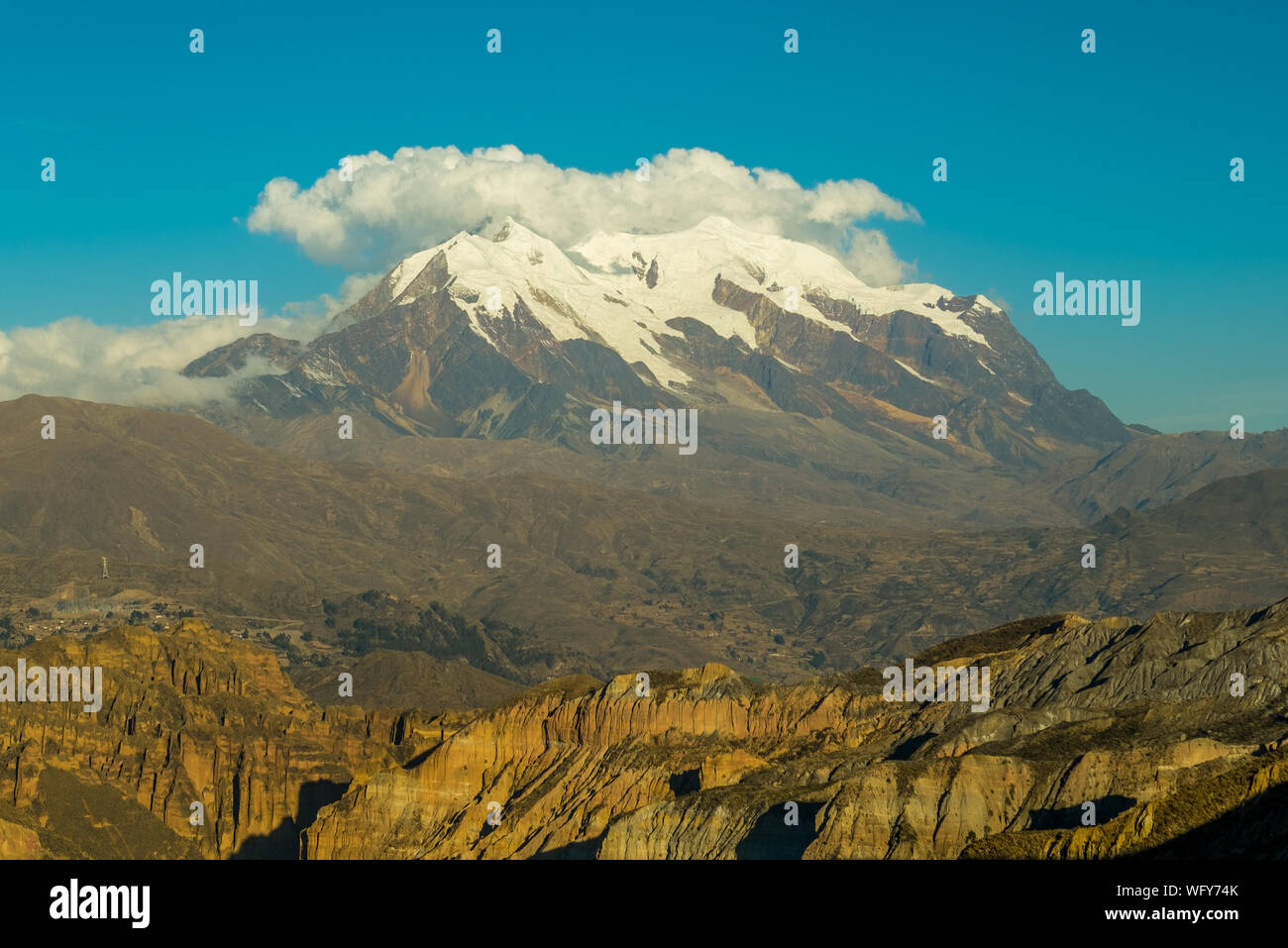 Blick auf den Mount Illimani in La Paz. Stockfoto