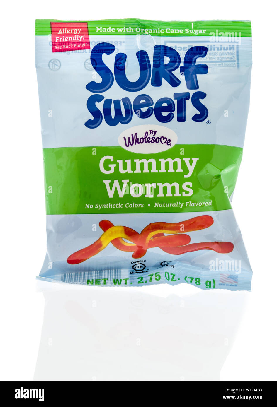 Winneconne, WI - 14. August 2019: ein Paket von Gesunden organischen Surfen Süßigkeiten Gummibärchen worms Candy auf einem isolierten Hintergrund Stockfoto