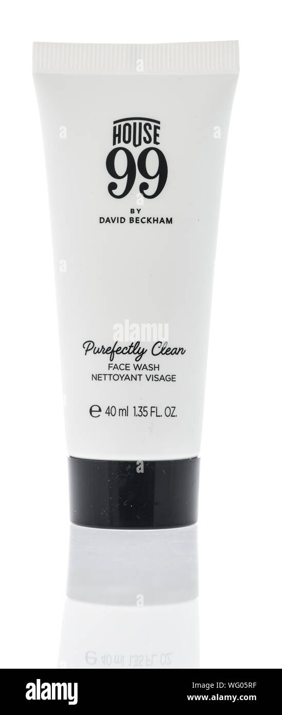 Winneconne, WI - 28. August 2019: ein Paket von Haus 99 Gesicht waschen in einem isolierten Hintergrund Stockfoto