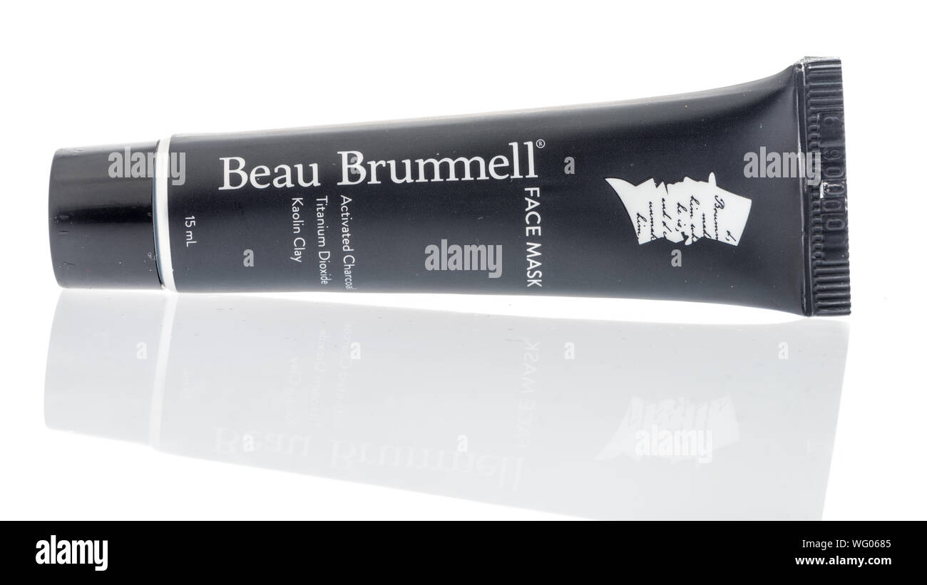 Winneconne, WI - 28. August 2019: ein Paket von Beau Brummell Gesichtsmaske auf einem isolierten Hintergrund Stockfoto