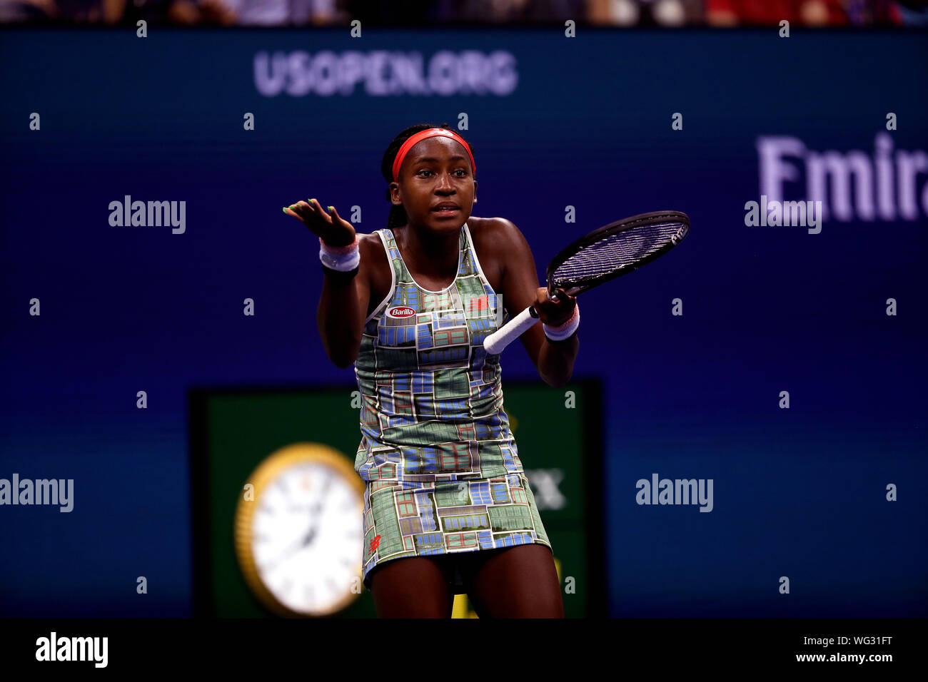 New York, Vereinigte Staaten. 31 Aug, 2019. Flushing Meadows, New York, Vereinigte Staaten - 31 August, 2019. Coco Gauff drückt ihre Frustration nach dem Verlust von einem Punkt während ihrer dritten Runde gegen Nummer 1 Samen, Naomi Osaka bei den US Open. Osaka gewann das Spiel in drei Saetzen. Quelle: Adam Stoltman/Alamy leben Nachrichten Stockfoto