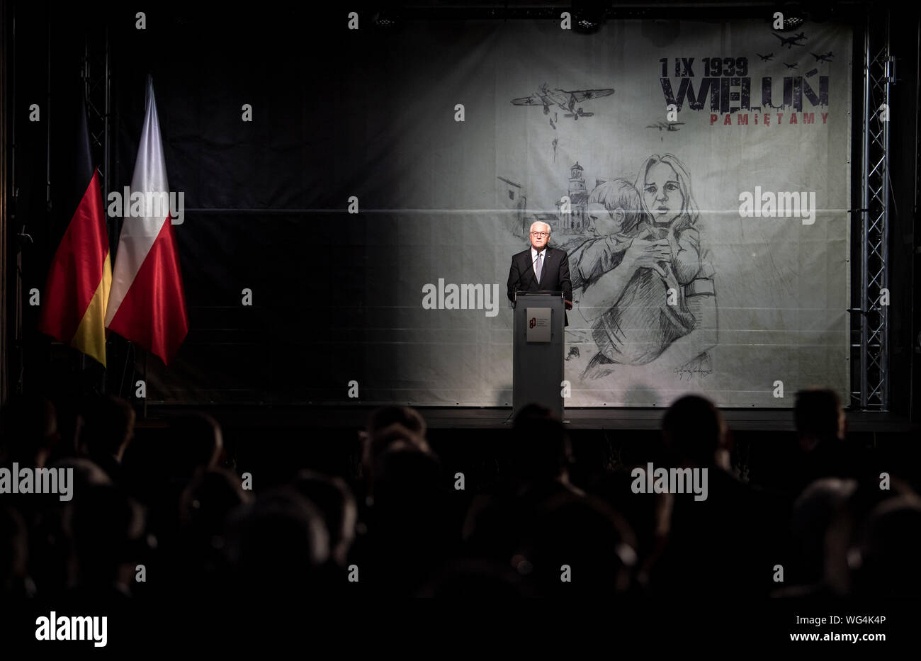 Wielun, Polen. 01 Sep, 2019. Bundespräsident Dr. Frank-Walter Steinmeier spricht an der Gedenkfeier der Stadt Wielun zum 80. Jahrestag des Beginns des Zweiten Weltkrieges. Die Stadt Wielun war die erste Stadt, die von Deutschen dive Bomber in den frühen Morgenstunden des 01.09.1939 während der deutschen Invasion in Polen angegriffen zu werden und weitgehend zerstört. Quelle: Bernd von Jutrczenka/dpa/Alamy leben Nachrichten Stockfoto