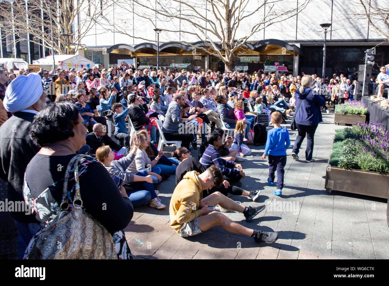 Canberra, Australien. 31 Aug, 2019. Zuhörer beobachten die Chili essen Wettbewerb, Teil des Fünften Welt Curry Festival, in Canberra, der Hauptstadt Australiens, Aug 31., 2019. Quelle: Xinhua/Alamy leben Nachrichten Stockfoto