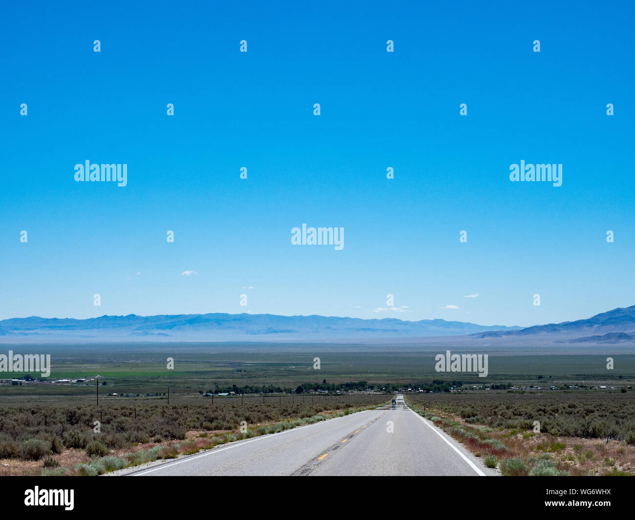 Einsamen Ausdehnung der Straße zwischen Ely, Nevada und West Wendover, Nevada auf US Route 93 Stockfoto