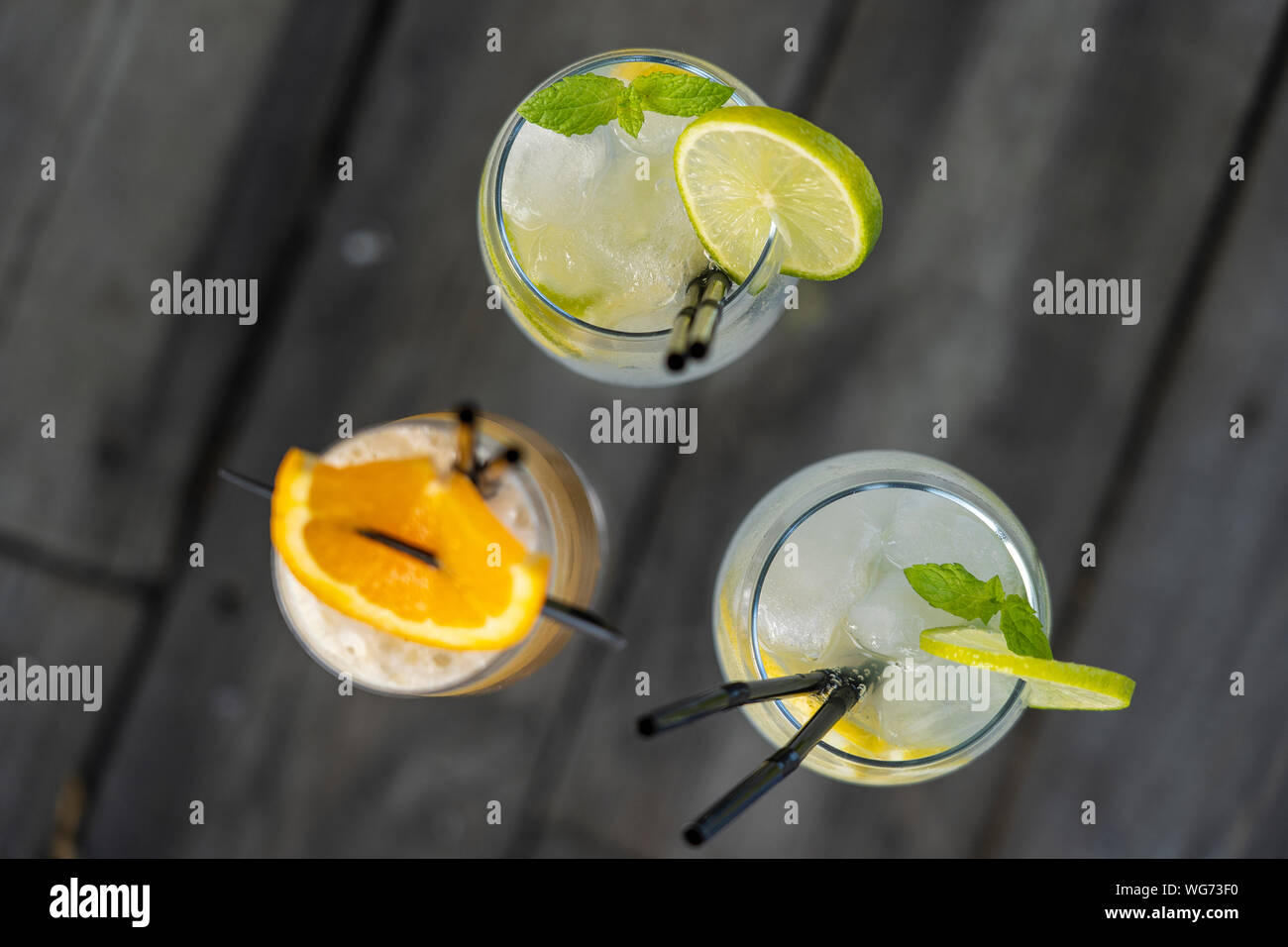 Mojito und Mai Tai Cocktail in ein Glas. Frische Cocktail, in der Nähe Stockfoto