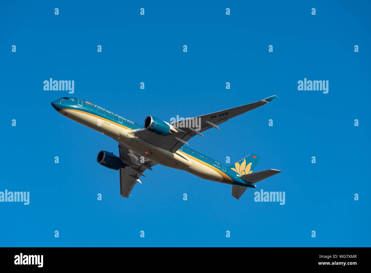 Tokio, Japan - JAN. 13, 2019: Vietnam Air Airbus A350-900, die vom internationalen Flughafen Narita in Tokio, Japan. Stockfoto