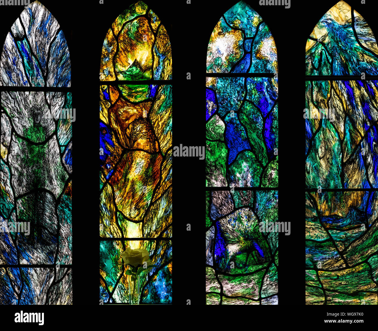Symbole der vier Evangelisten, dargestellt von Thomas Denny (1997) in St. Osmund Kapelle, Tarlton, Gloucestershire, VEREINIGTES KÖNIGREICH Stockfoto