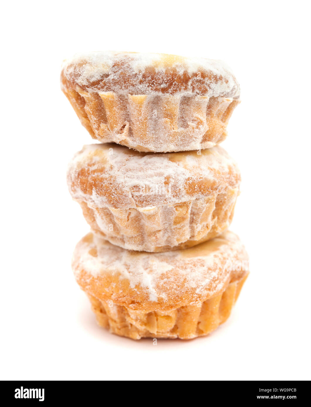 Portugiesische süße queijada auf weißem Hintergrund Stockfoto