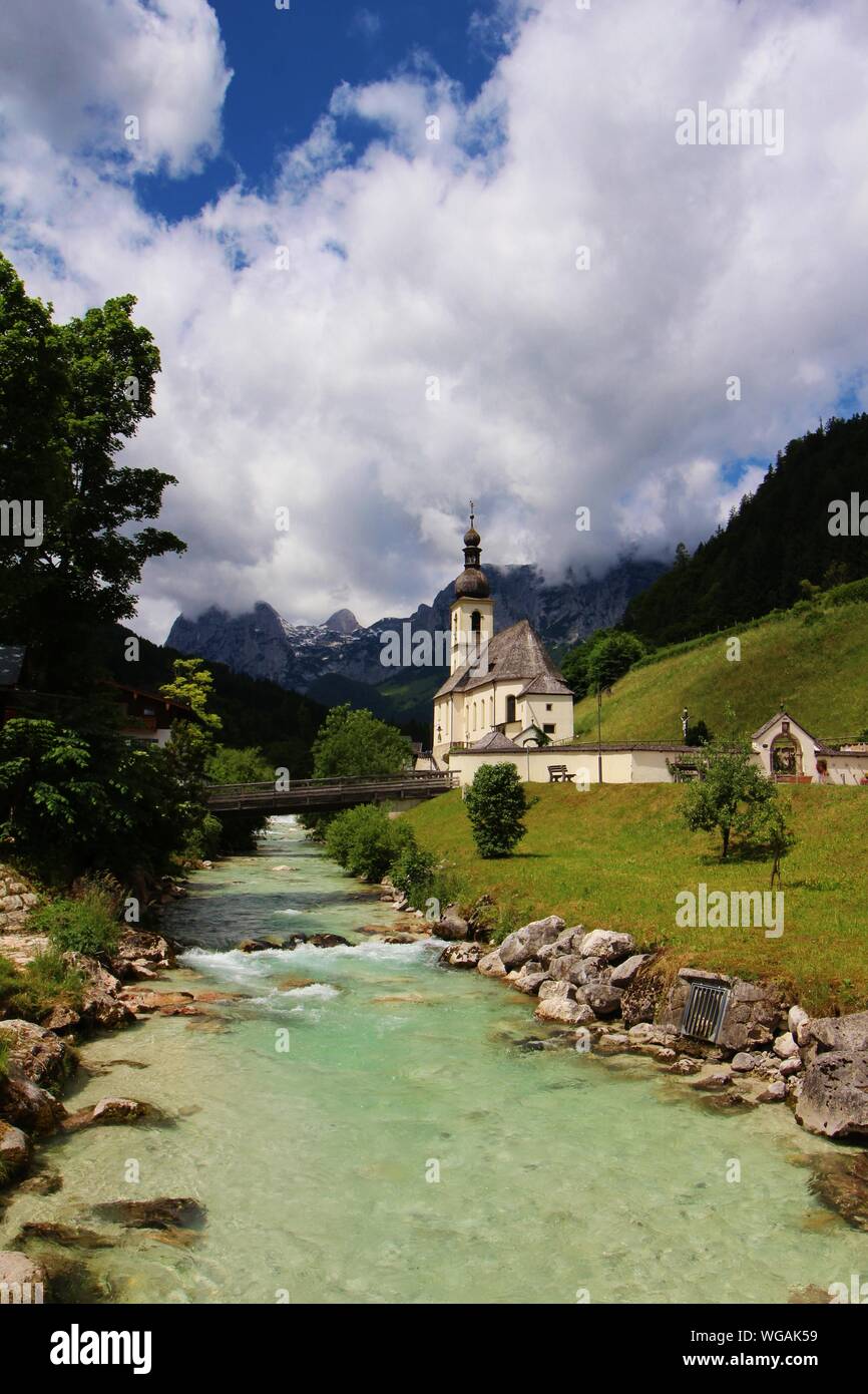 Salzach im Berchtesgadener Land gegen Sky Stockfoto