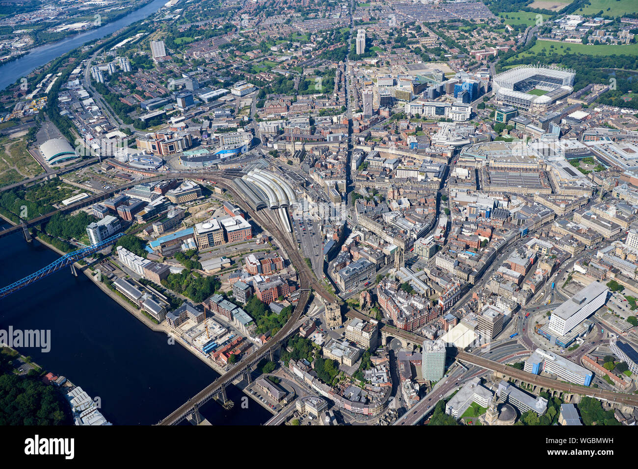 Eine Luftaufnahme von Newcastle upon Tyne, Stadtzentrum, Nordostengland, Großbritannien vom Fluss bis zum St James Park Stockfoto