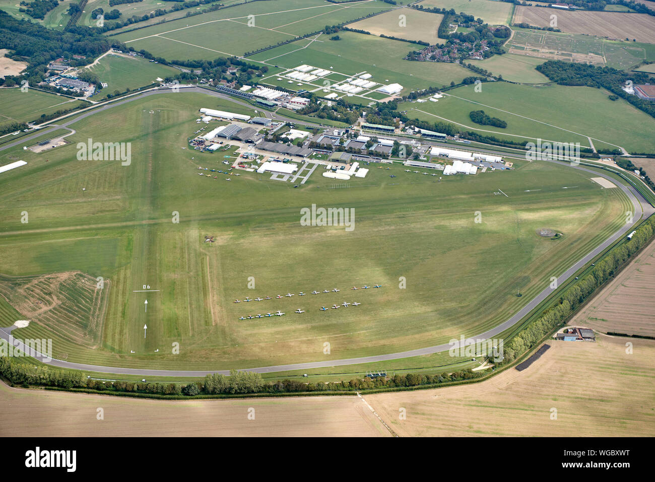 Eine Luftaufnahme des Flugplatzes Goodwood, Südostengland, Großbritannien Stockfoto