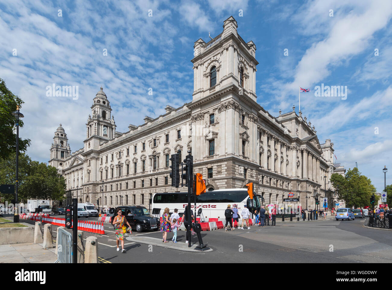 Her Majesty's (HM) Revenue and Customs Building in Parliament Street, City of Westminster, City of London, England, Großbritannien. Umsatz- und Zollgebäude. Stockfoto