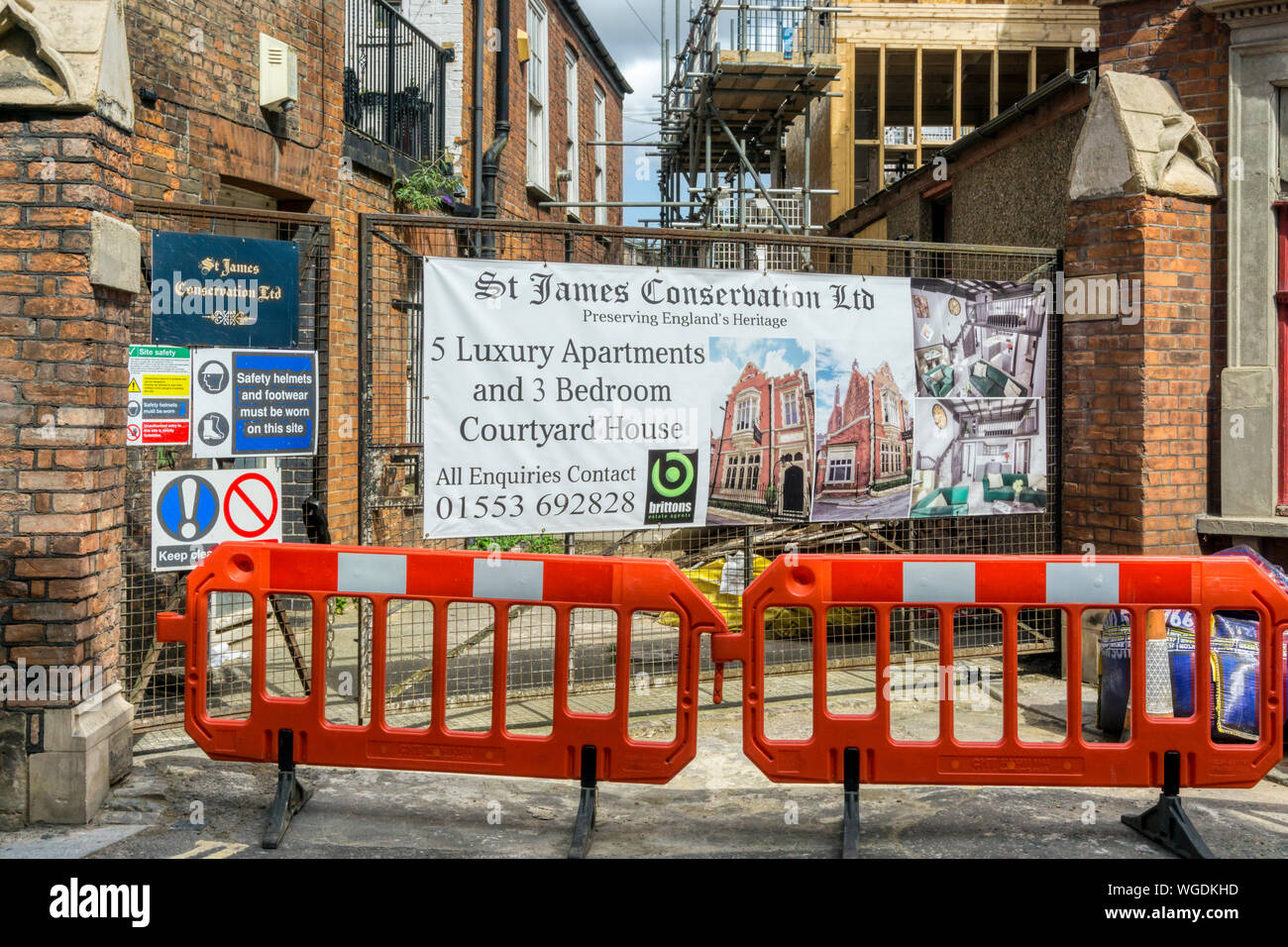 Werbung Sign Umbau einer DENKMALGESCHÜTZTEN C 19 Sparkasse neue Wohnungen oder Wohnungen in Kings Lynn, Norfolk zur Verfügung zu stellen Stockfoto