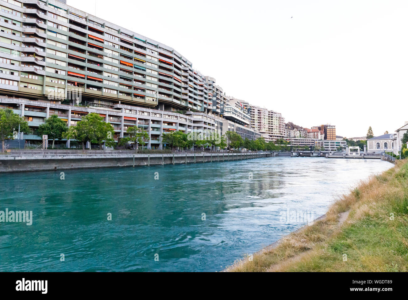 Genf, Schweiz - 25. JUNI 2018: Urban Street Blick auf Genf, Hauptstadt der Schweiz im Sommer 2018 Stockfoto