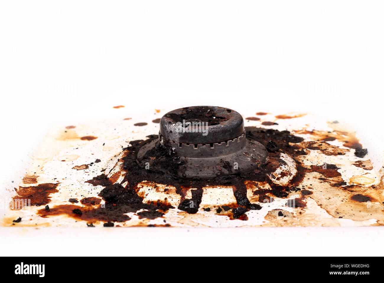 Schmutzig und nutzlos Herd auf weißem Hintergrund Stockfoto