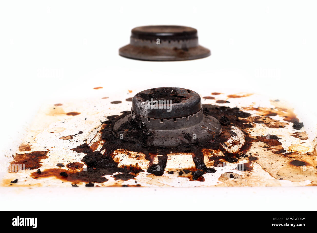 Schmutzig und faule Herd unbenutzt auf einem sauberen Backofen Hintergrund Stockfoto