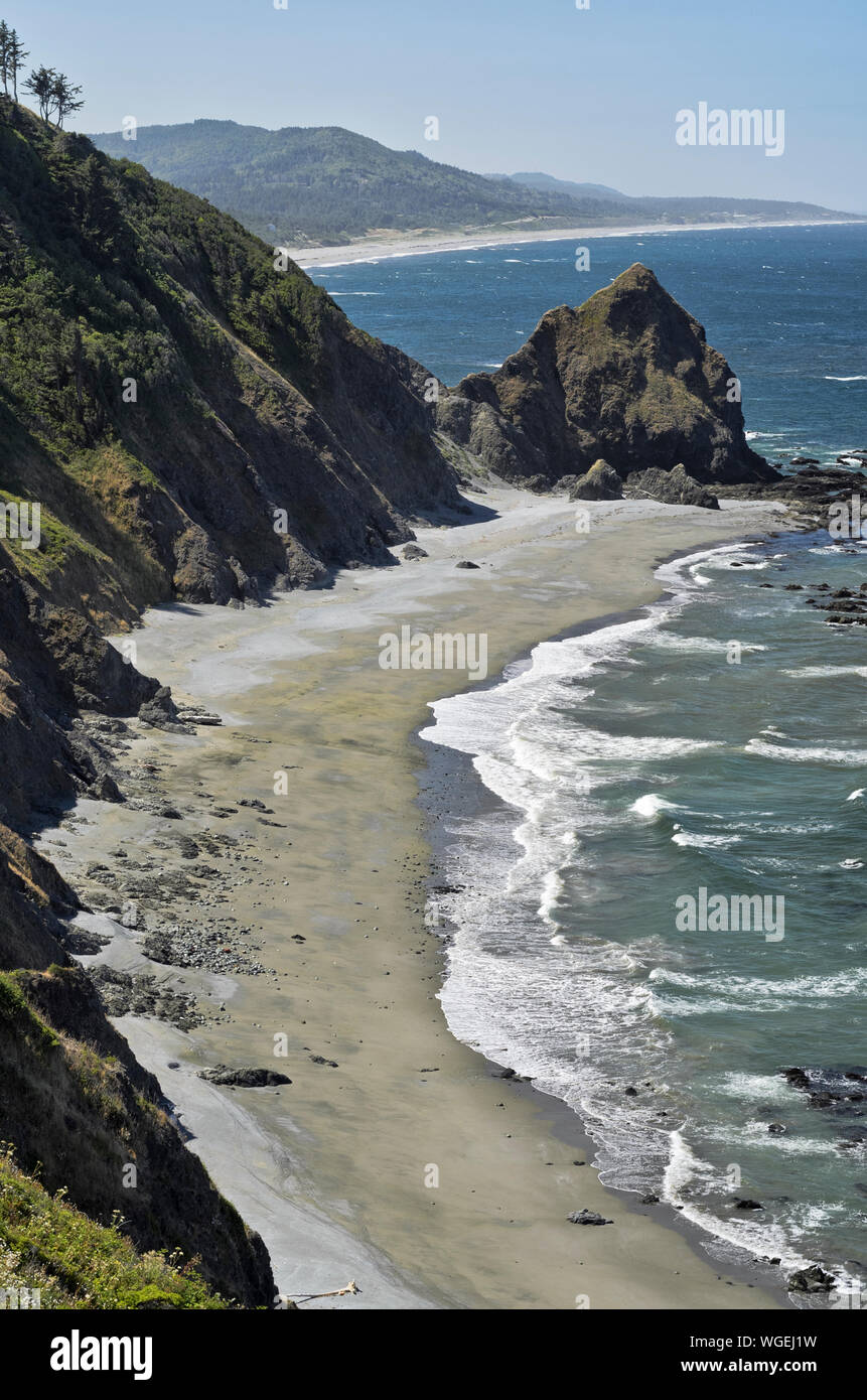 Das Meer Stacks und Klippen wie Devils Backbone, in der Nähe von Gold Beach, Oregon bekannt, Teil der Pazifischen Küste Scenic Byway (US 101) Stockfoto