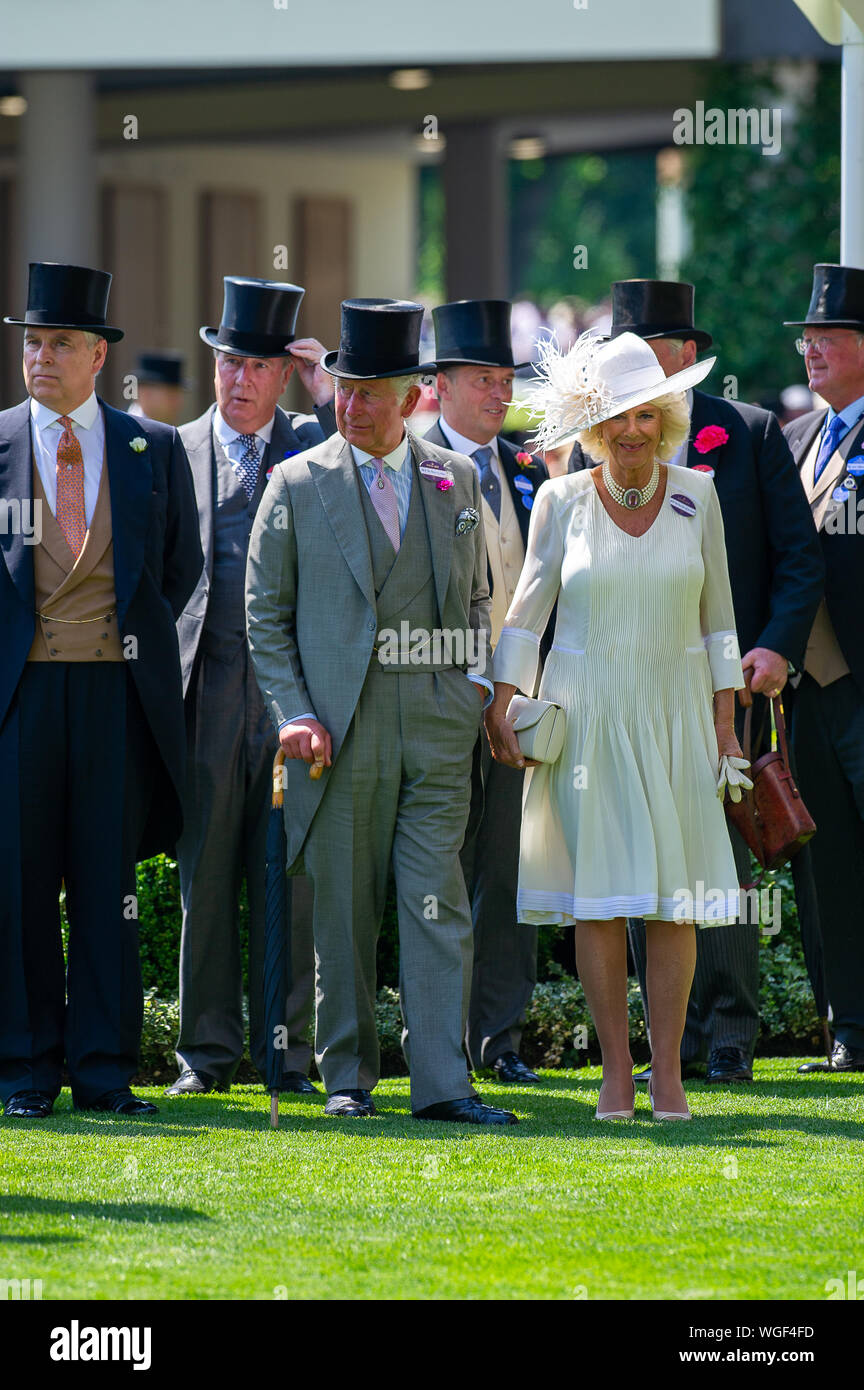 Ascot, Berkshire, Großbritannien. 20 Juni, 2017. Der Herzog von York, Prinz Andrew, Prinz Charles, Prinz von Wales, und Camilla, Herzogin von Cornwall in die Parade Ring im Royal Ascot Ascot Racecourse. Credit: Maureen McLean/Alamy Stockfoto