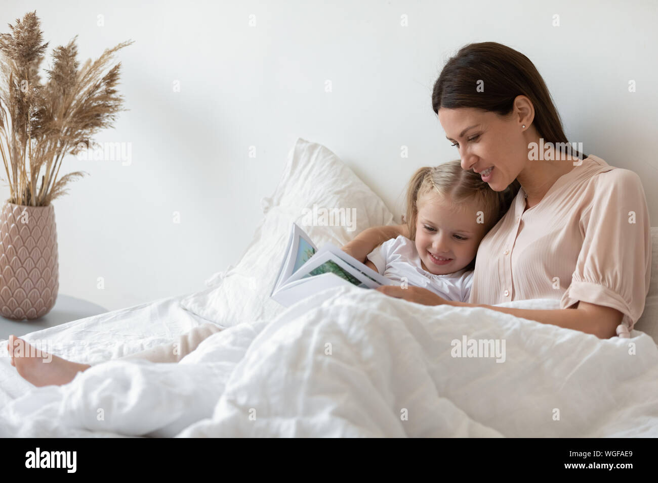 Baby Butter Vor Dem Schlafen Schlafzimmer zum schlafen gehen -Fotos und -Bildmaterial in hoher