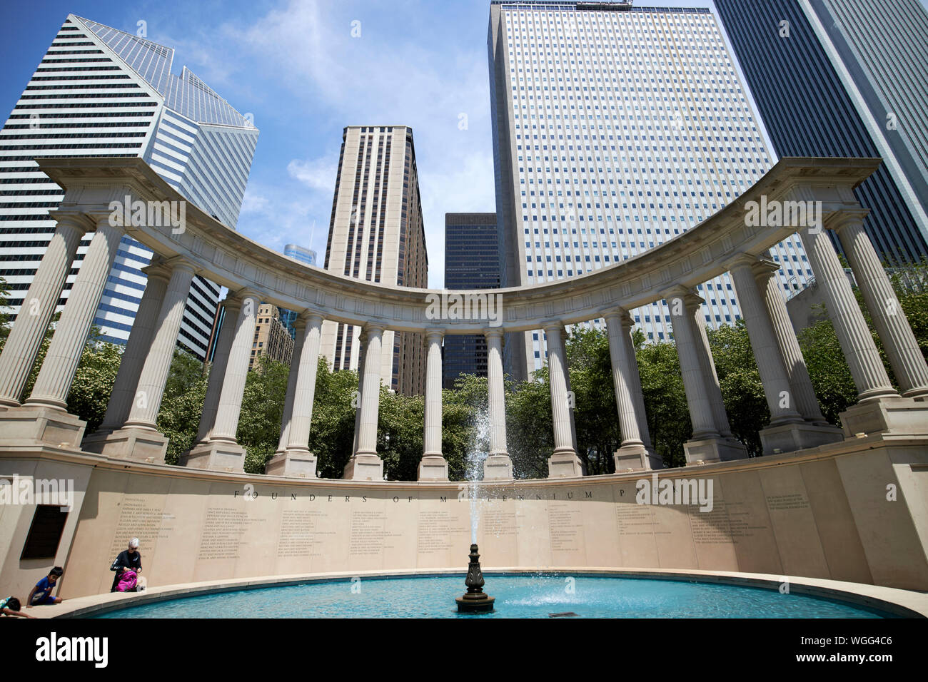 Millennium Monument peristyl am Wrigley Platz im Millennium Park in Chicago Illinois Vereinigte Staaten von Amerika Stockfoto