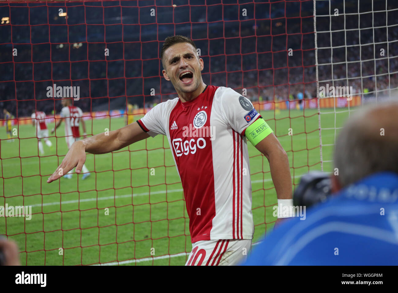 AMSTERDAM, NIEDERLANDE - 28 AUGUST, 2019: Dusan Tadic (Ajax) dargestellt, während das zweite Bein der 2019/20 der UEFA Champions League Final Qualifyin Stockfoto