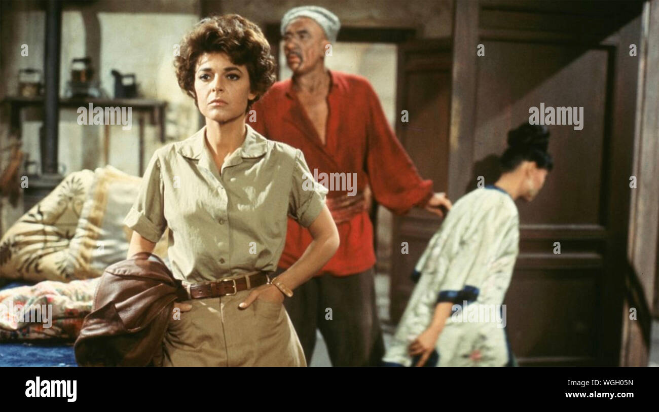 7 Frauen 1966 MGM-Film mit Anne Bancroft auf der linken Seite Stockfoto