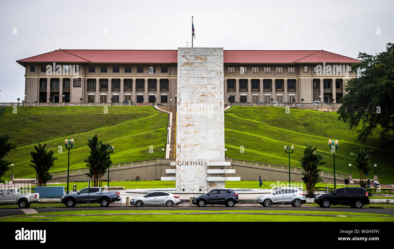 Panamakanal Verwaltungsgebäude mit den Goethals Denkmal Stockfoto