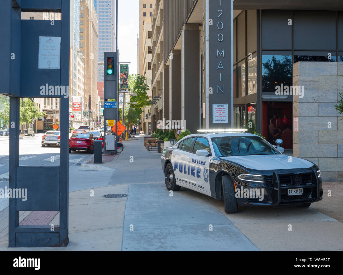 Polizei Auto auf dem Bürgersteig geparkt, Main Street, Dallas, Texas Stockfoto