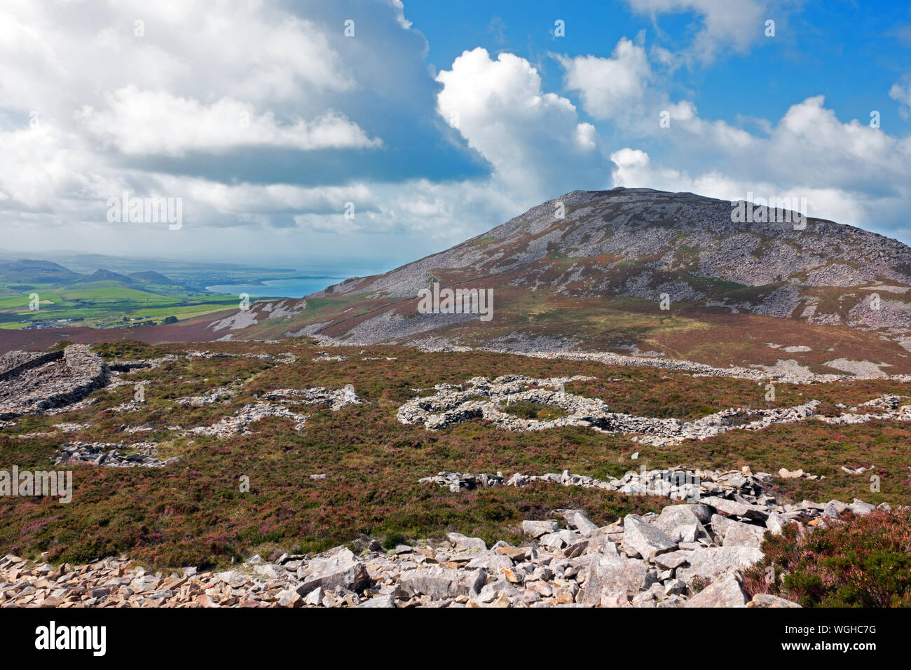 Tre'r Ceiri ist eine eiserne Alter hillfort Zurück zu über 200 v. Chr. zurückgeht. Es ist an der Nordküste der Halbinsel Llŷn im Norden von Wales. Stockfoto