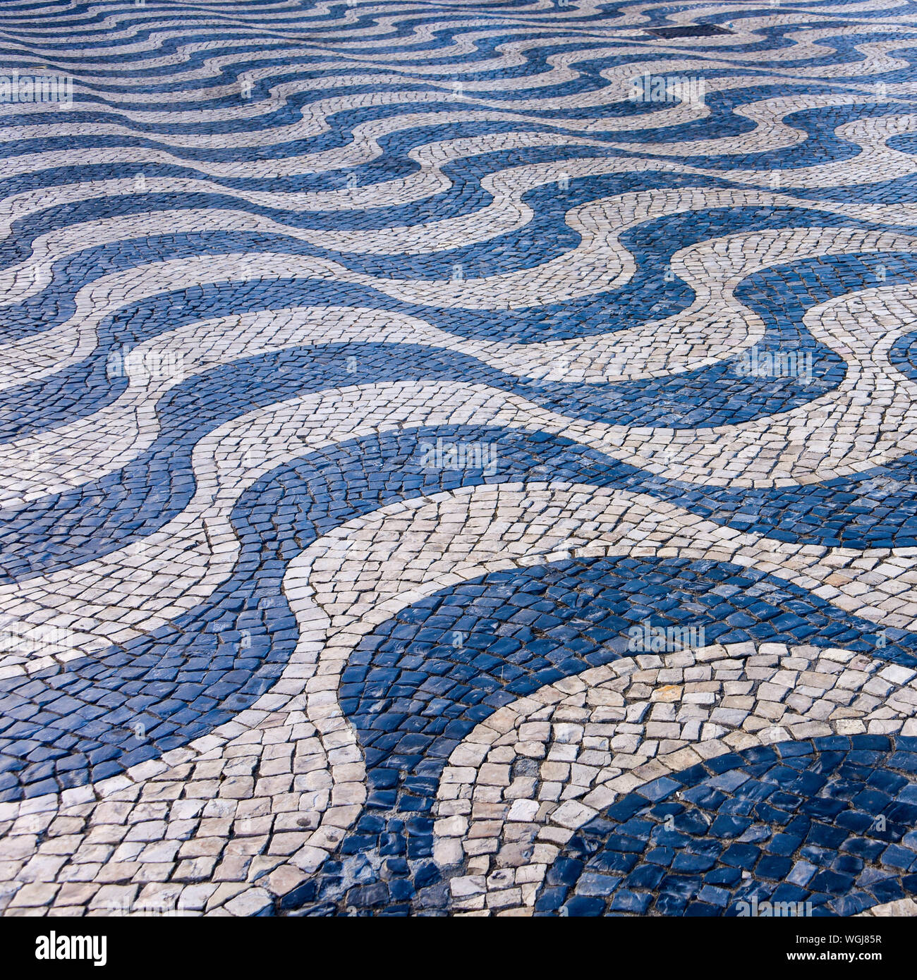 Cascais, Lissabon, Portugal - Schwarz und Weiß Mosaik Muster in Cascais, Portugal Stockfoto