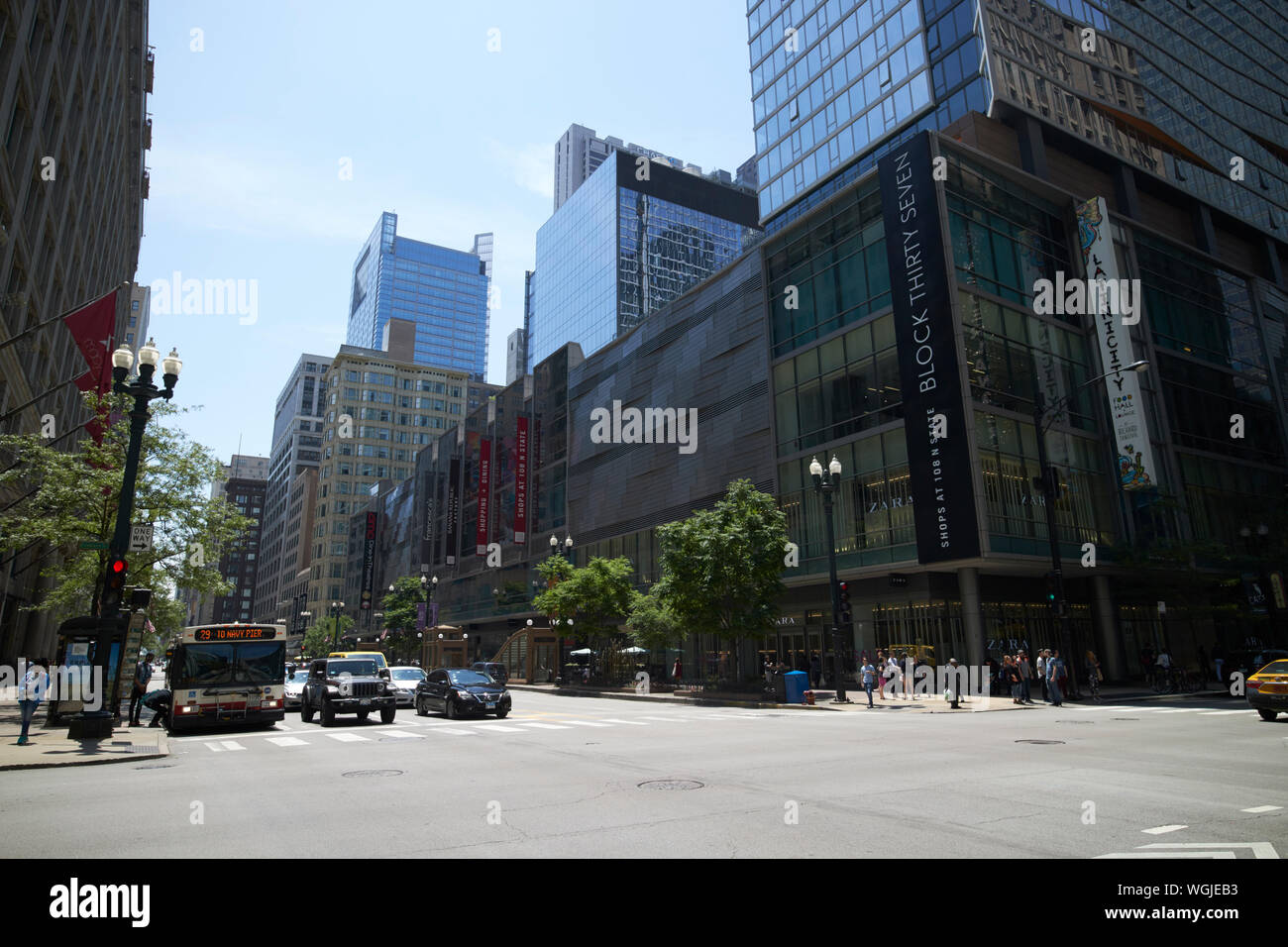 State Street Einkaufsviertel bei Block 37 Chicago Illinois Vereinigte Staaten von Amerika Stockfoto