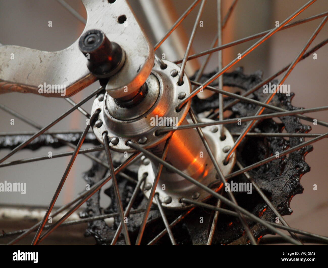 Nahaufnahme von alten Stil Mountainbike hintere Kassette/Nabe/Vorderachse/Quick Release Stockfoto