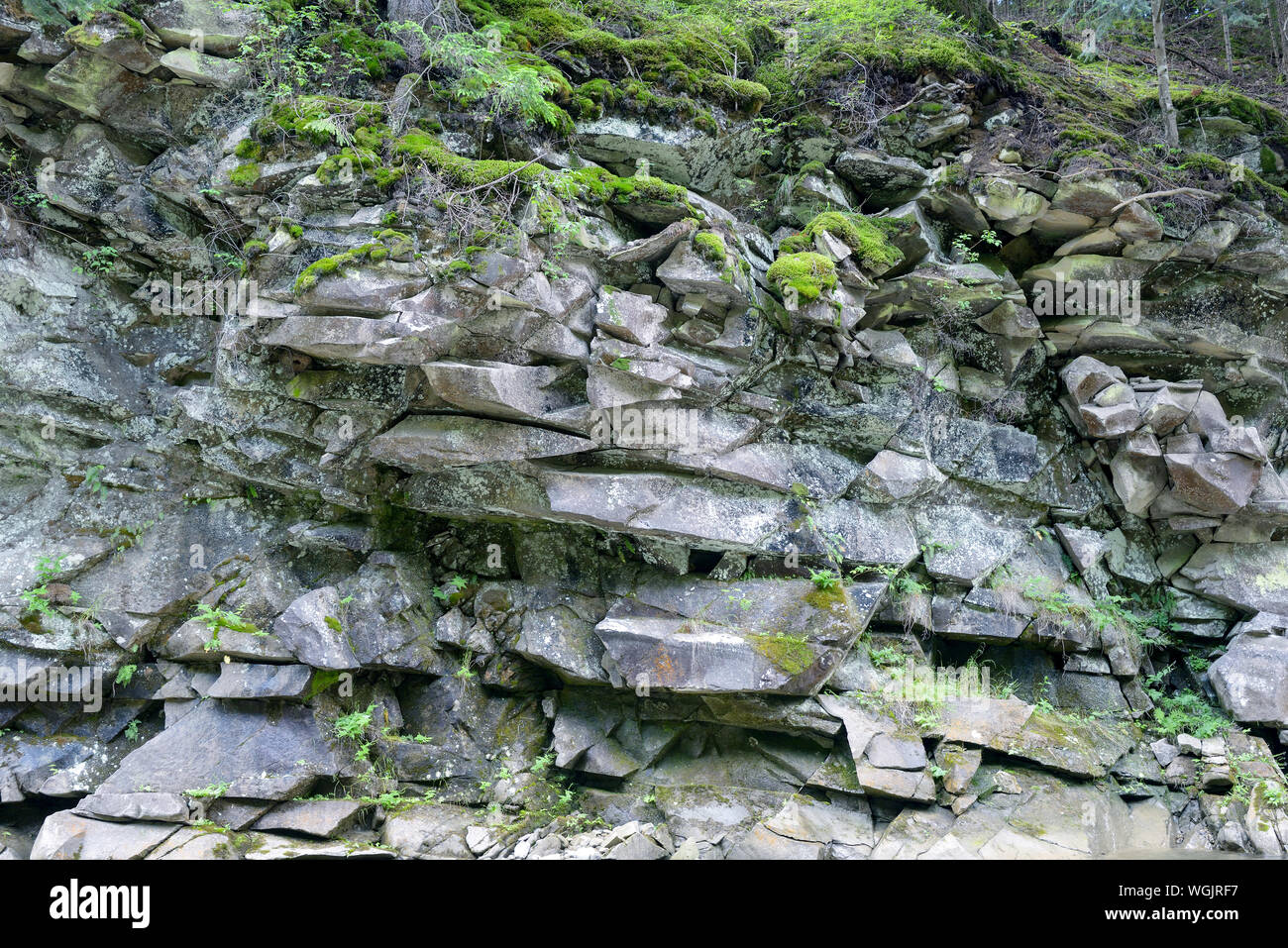 Geologische Abschnitt der magmatischen Gesteinen close-up. Stockfoto