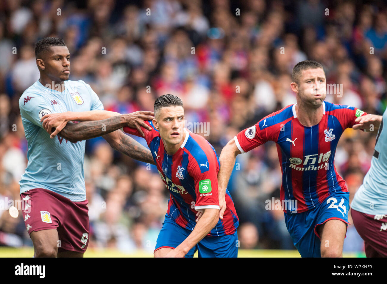 LONDON, ENGLAND - 31. August: Martin Kelly, Gary Cahill während der Premier League Match zwischen Crystal Palace und Aston Villa an der Selhurst Park am 31. August 2019 in London, Vereinigtes Königreich. (Foto von Sebastian Frej/MB Medien) Stockfoto