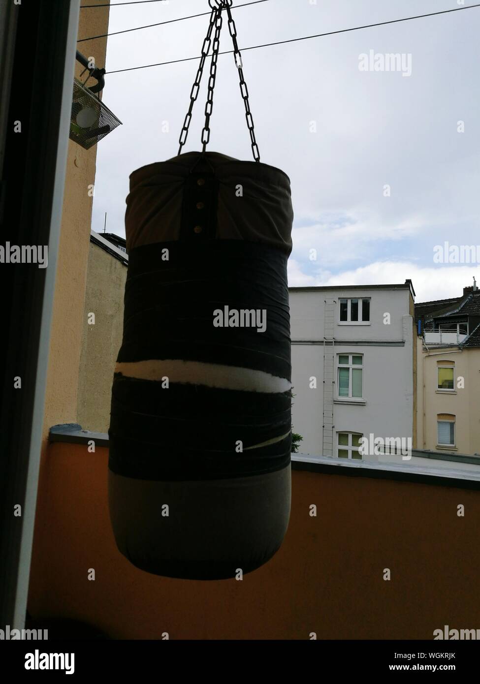 Boxsack Aufhängen in Balkon Stockfotografie - Alamy