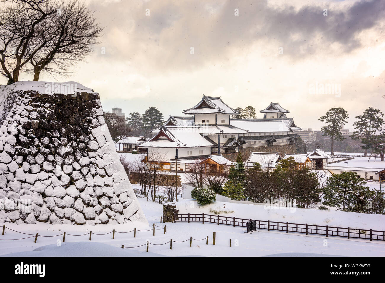 Kanazawa, Japan in das Schloss im Winter mit Schnee. Stockfoto