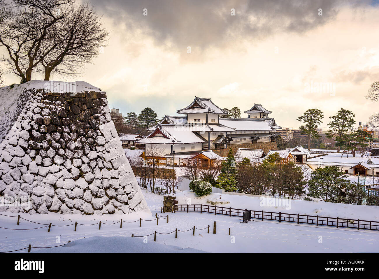 Kanazawa, Japan in das Schloss im Winter mit Schnee. Stockfoto