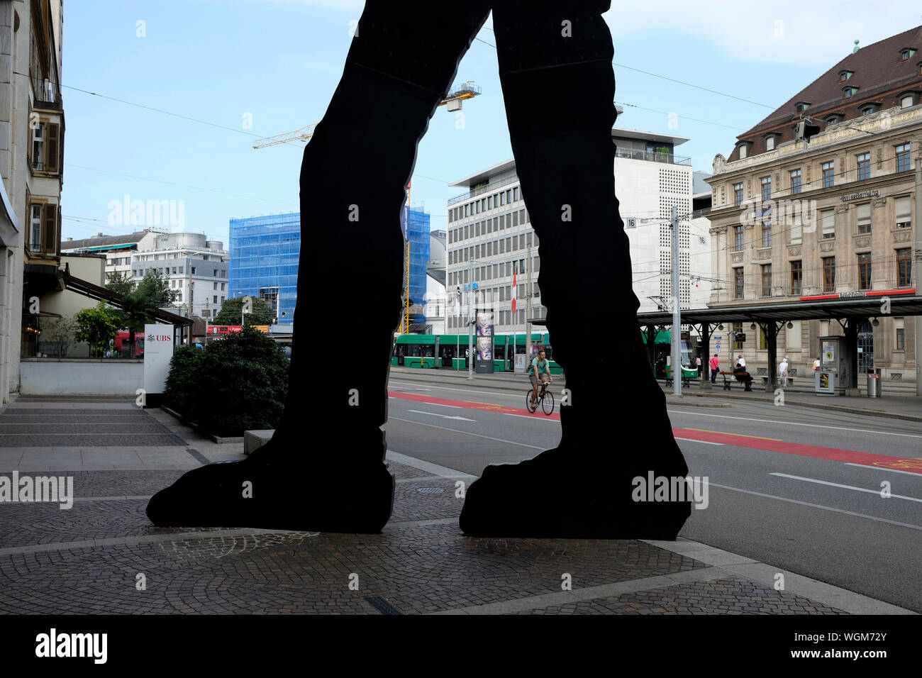 Hämmern Mann, eine riesige Skulptur des amerikanischen Künstlers Jonathan Borofsky. Basel, Schweiz Stockfoto