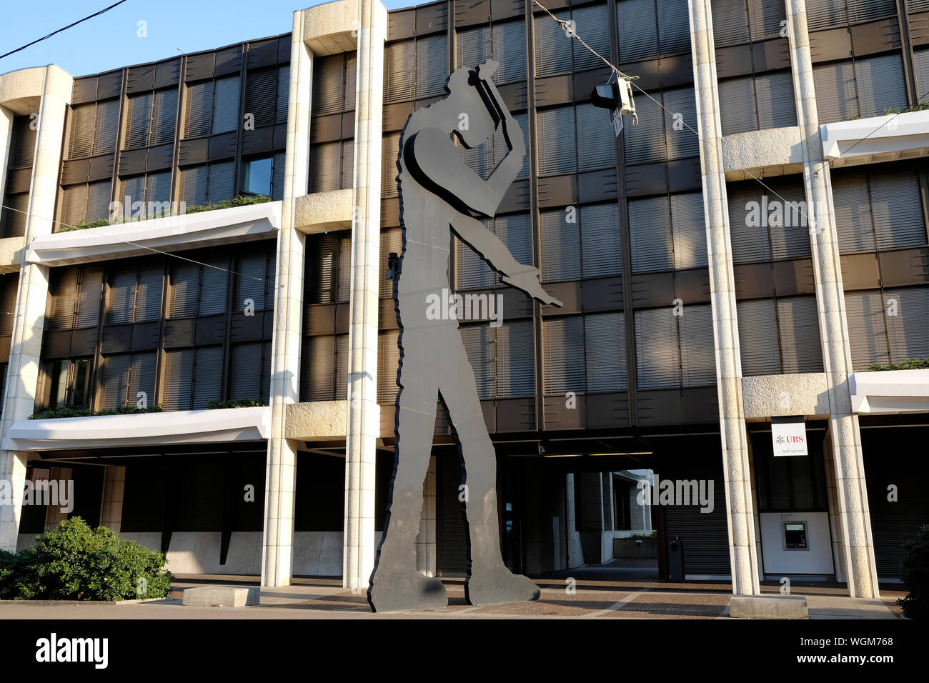 Hämmern Mann, eine riesige Skulptur des amerikanischen Künstlers Jonathan Borofsky. Basel, Schweiz Stockfoto